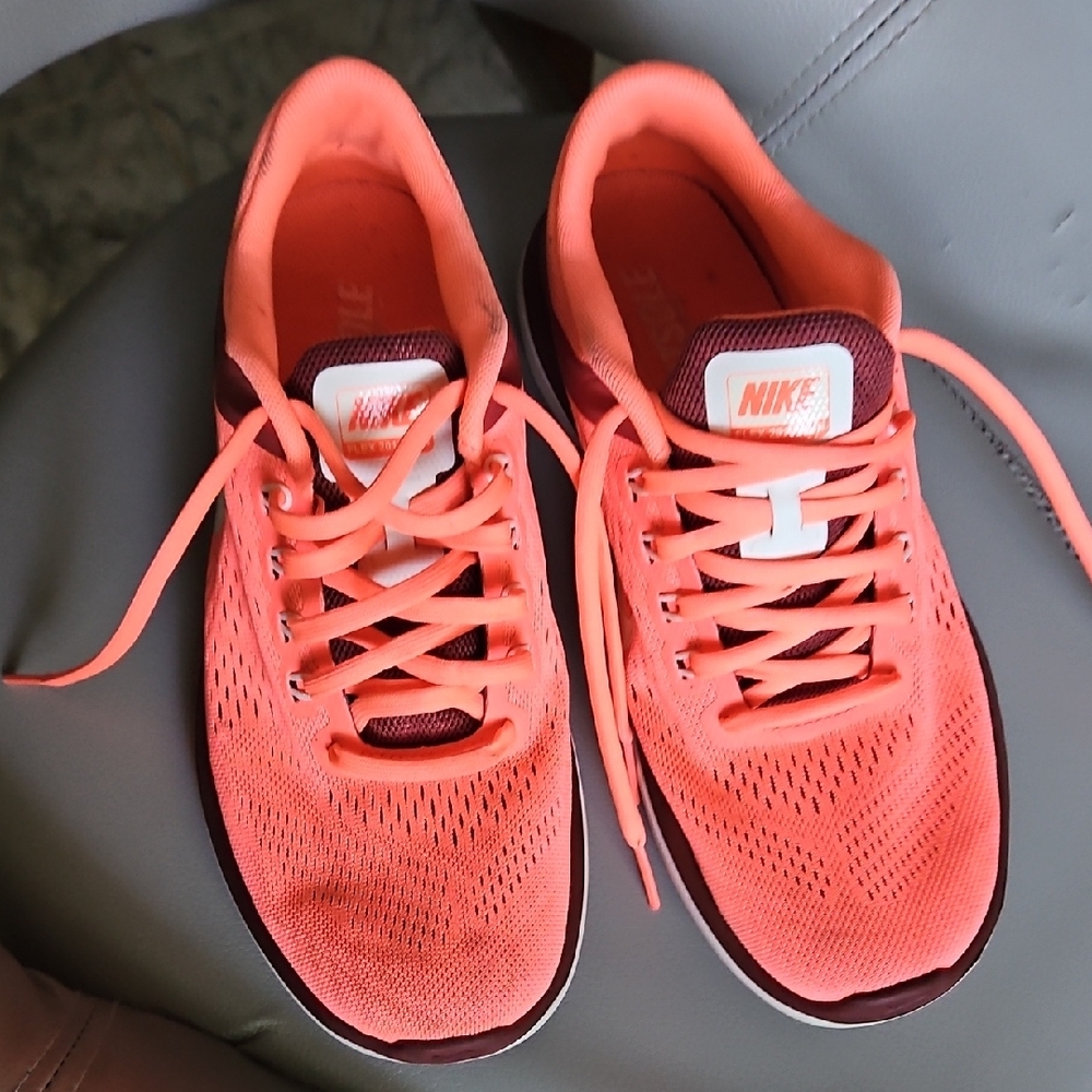 Nike Flex Run Athletic Shoes